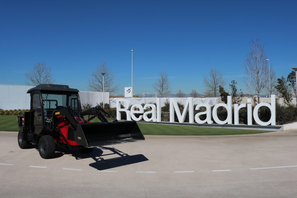 La Ciudad Deportiva del Real Madrid recibe el primer Outcross vendido en Europa
